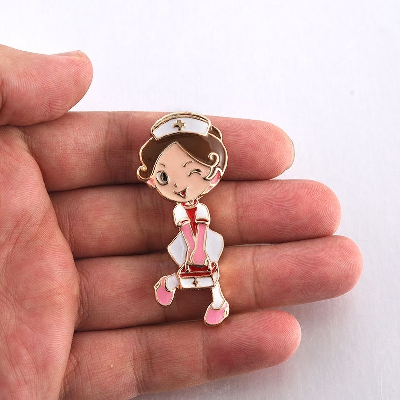 Ghim cài áo hình y tá hoạt hình dễ thương