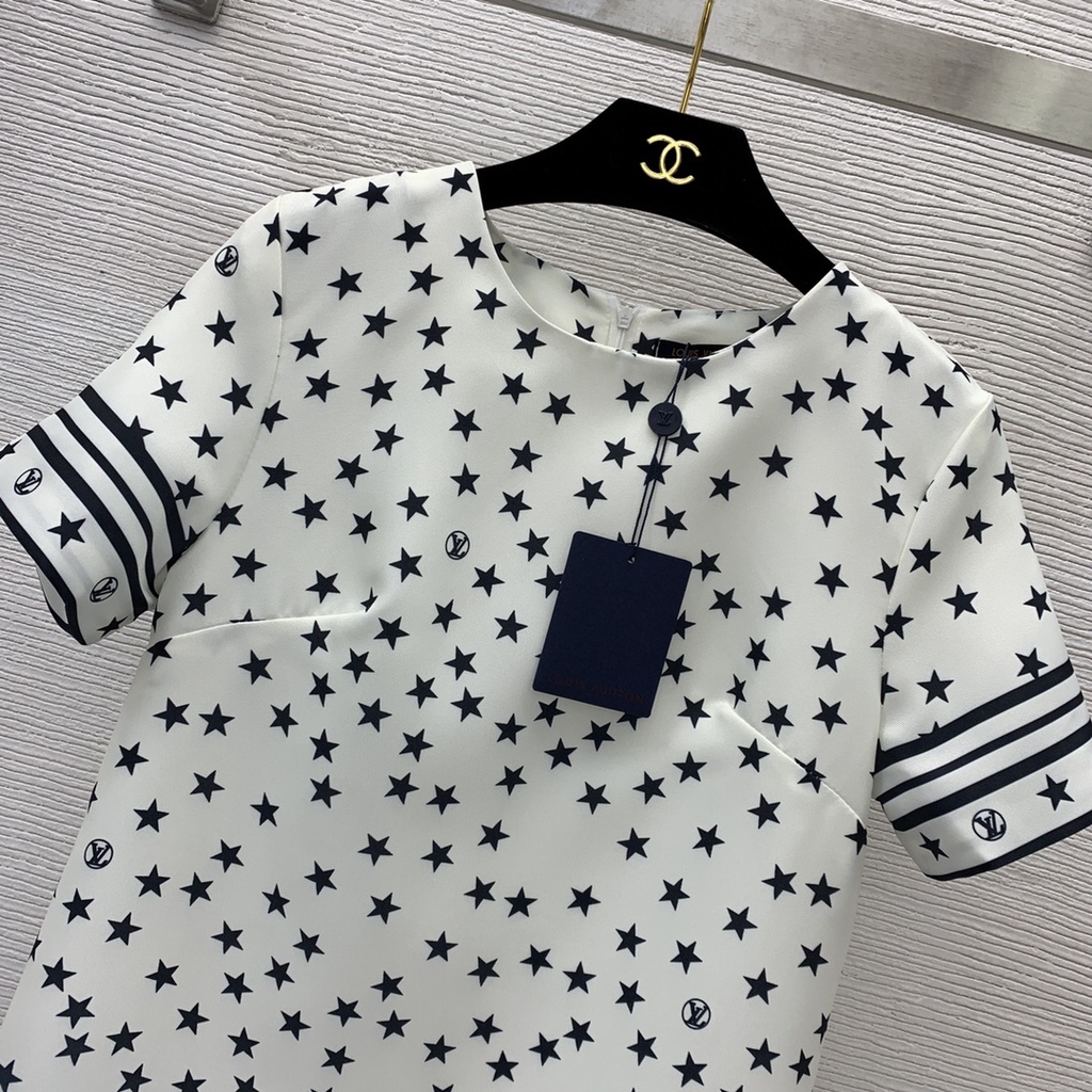 Váy xuông in hình ngôi sao nữ thời trang cao cấp Louis Vuitton LV