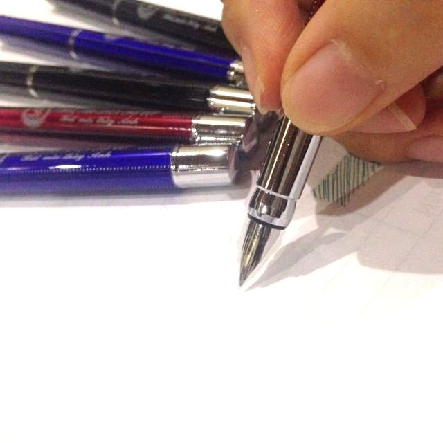 Bút máy Thầy Ánh bút mực luyện viết chữ đẹp tặng kèm ống mực đủ màu xanh tím đen