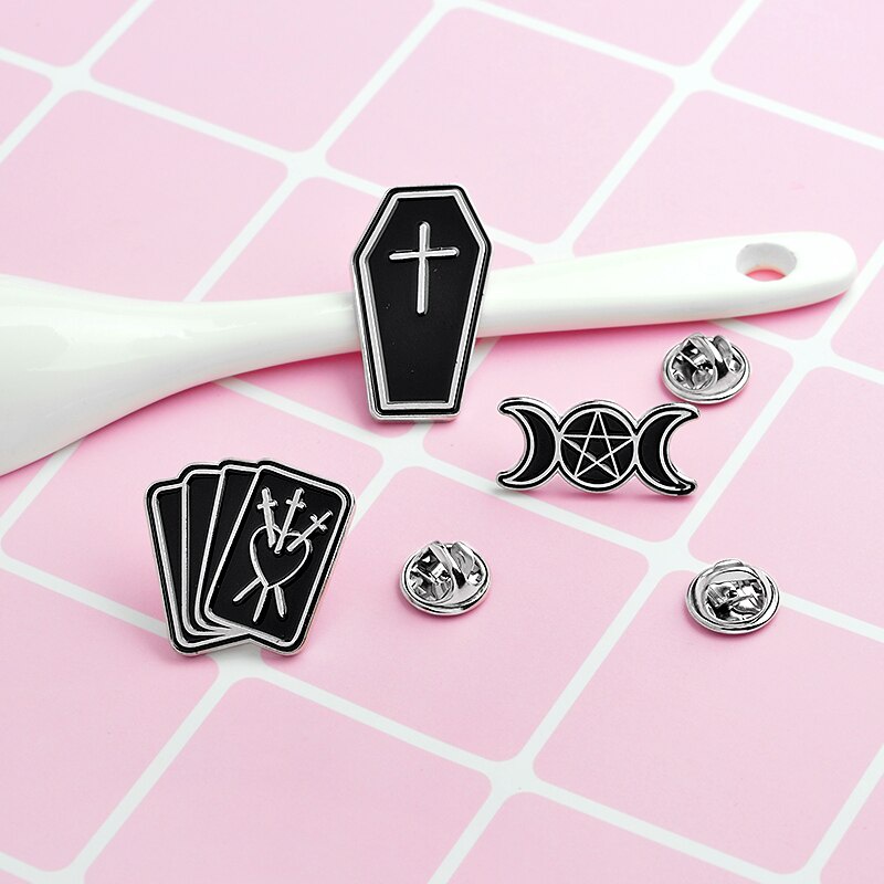 Huy hiệu cài áo bằng da tráng men hình mặt trăng/quả tim/chữ thập