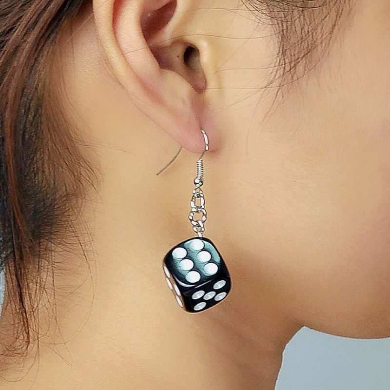 Bông tai hình khối xí ngầu 3D bằng acrylic màu trắng đen thời trang cho nữ