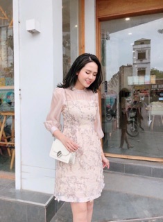 Đầm thiết kế hoa đào 3D siêu chảnh