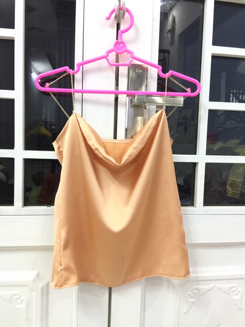 Áo hai dây lụa trễ ngực phong cách thời trang | BigBuy360 - bigbuy360.vn