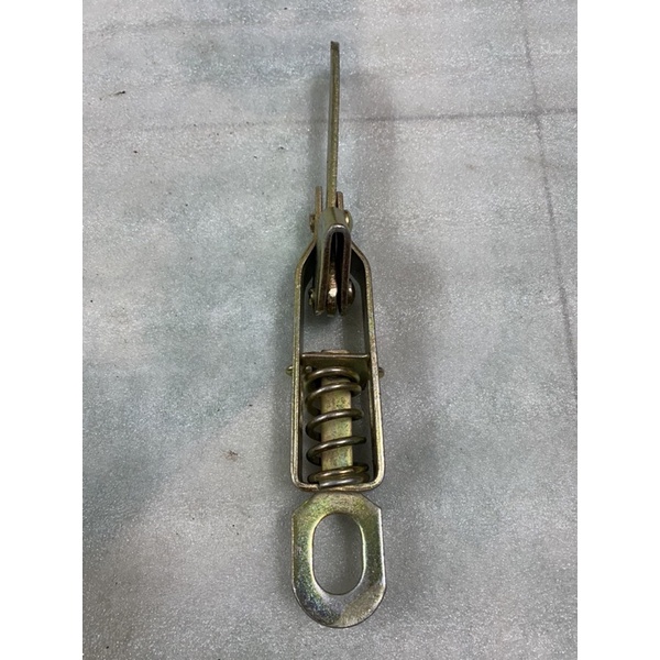 1 khoá thùng,dùng làm thùng xe ba bánh,xe ba gác