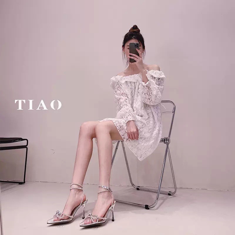 Giày cao gót lấp lánh