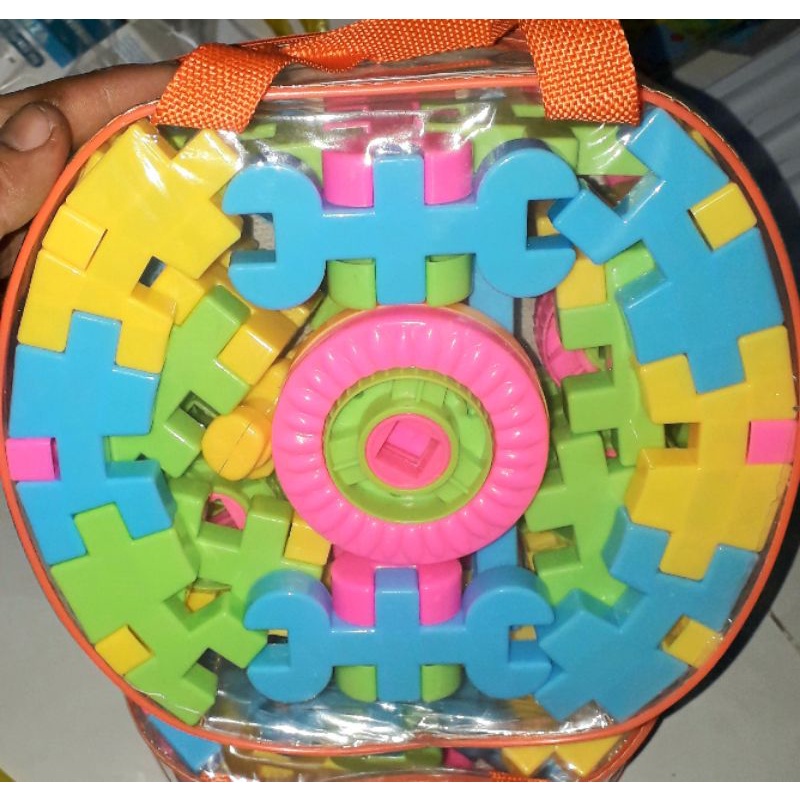 Một giỏ lắp ráp khối đa năng có 72 chi tiết bằng nhựa rất đẹp