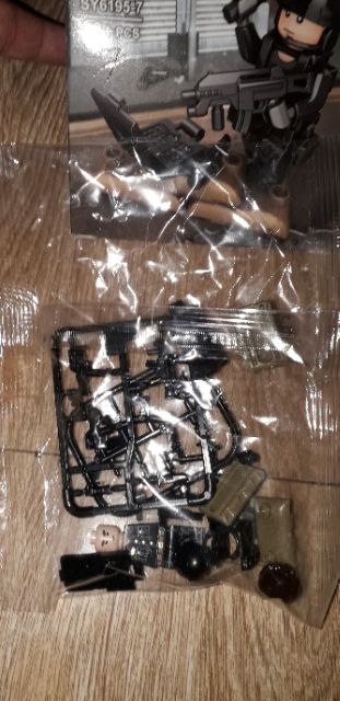 Lắp ráp 1 hộp LegoFalCon Đặc Công Chim Ưng SY6195