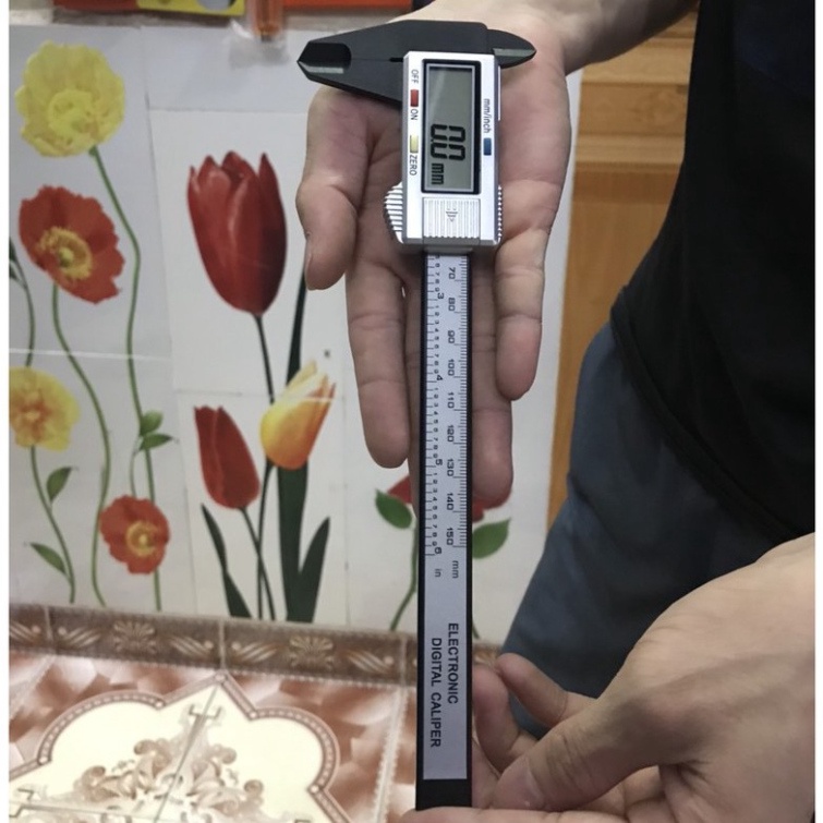 Thước kẹp điện tử sợi các bon 150mm độ chính xác 0.1mm mặt trắng