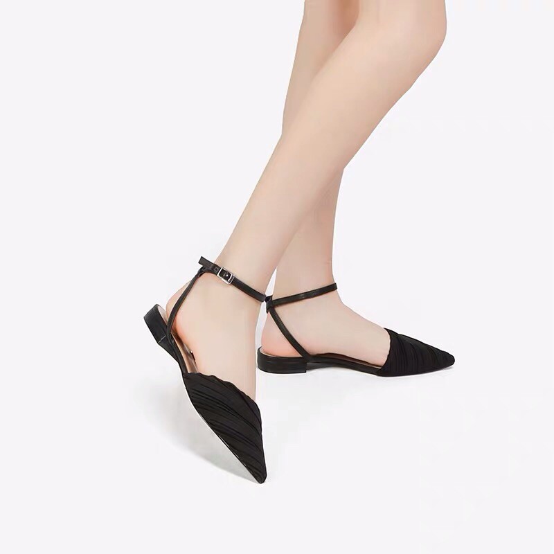 Sandal bệt mũi nhọn
