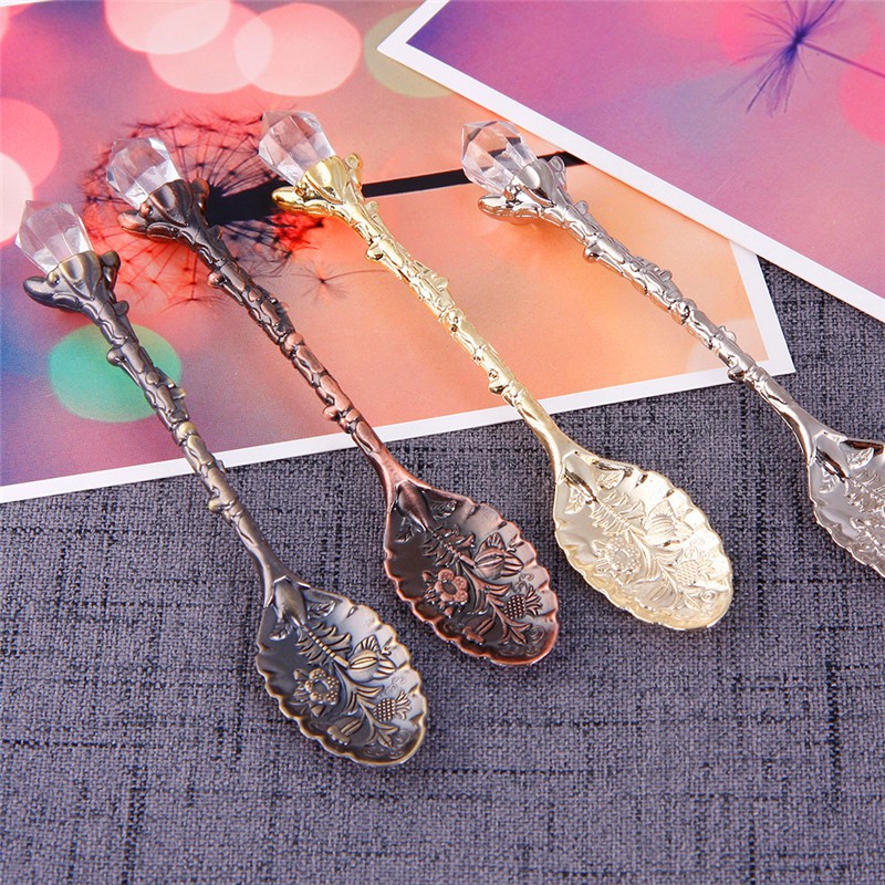 Muỗng uống cà phê theo phong cách vintage với đầu muỗng pha lê, dùng trong bàn tiệc
