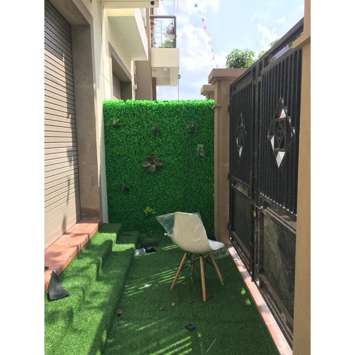 Thảm cỏ nhựa treo tường có đính hoa, tấm cỏ nhựa tai chuột trang trí.Tấm dài 60cm rộng 40cm