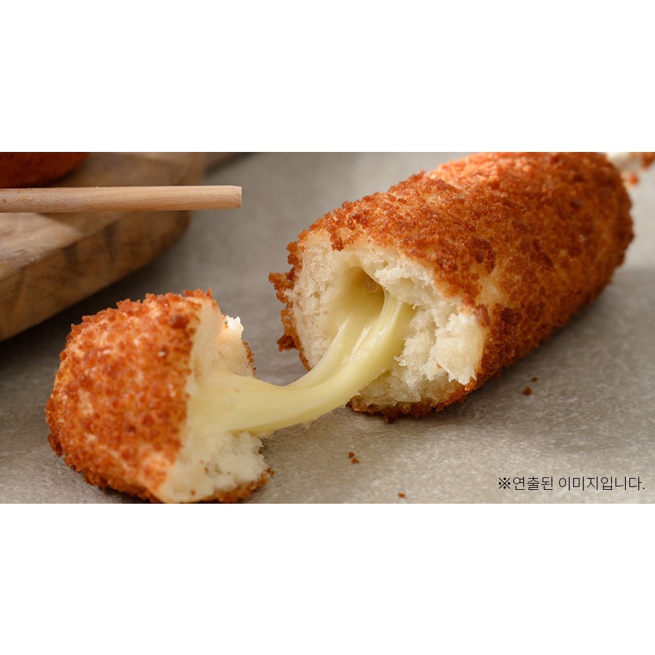 Hotdog nhân phô mai Mozzarella Pulmuone 320g