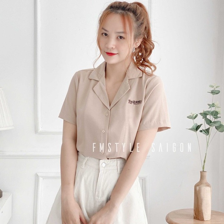 Sơ mi tay ngắn cổ vest thêu chữ Hàn Quốc ulzzang thời trang VM STYLE 22SU052X0801