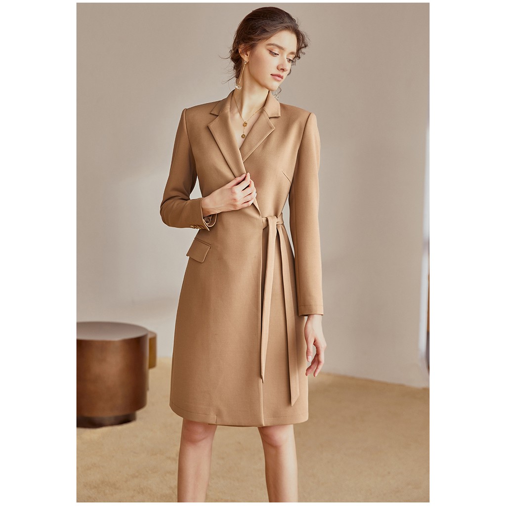 Đầm đấm chéo cổ vest sang trọng màu kem tay dài