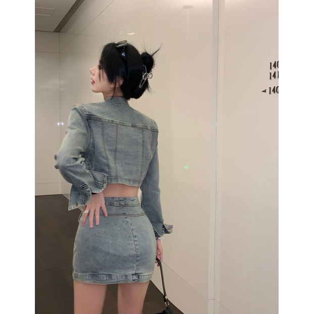 Set Jeans Áo Khoác Dáng Croptop Và Chân Váy Chữ A Cá Tính