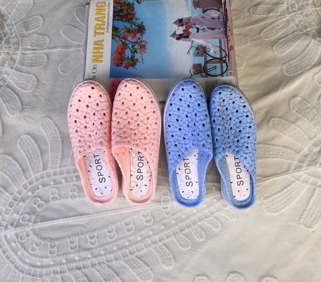 Sục Nữ Nhựa/ Dép Nữ Đi Mưa Bít Đầu Hoa Mai Chống Trượt Xinh Xắn Size 36-40 - Lucky Girl shop