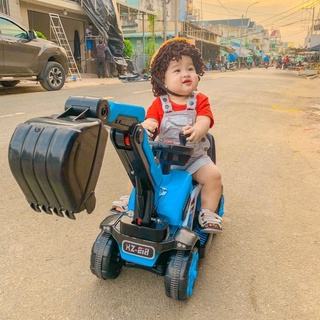 Xe cẩu điện, máy xúc cỡ lớn cần cẩu điều khiển thông minh chạy bình acquy tặng kèm xẻng, mũ cho bé 2-8 tuổi