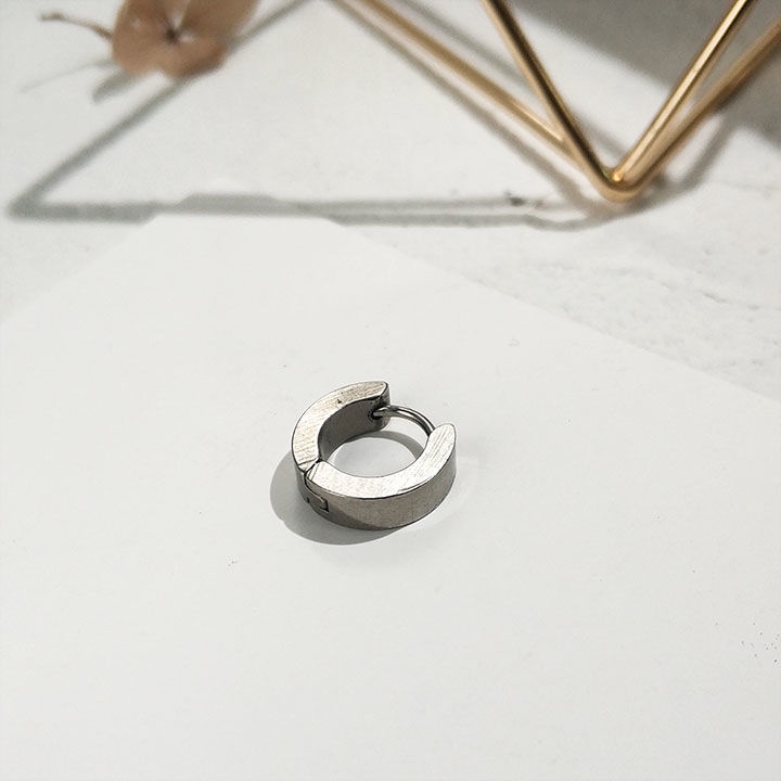 Khuyên tai hình tròn nhỏ xinh nữ tính