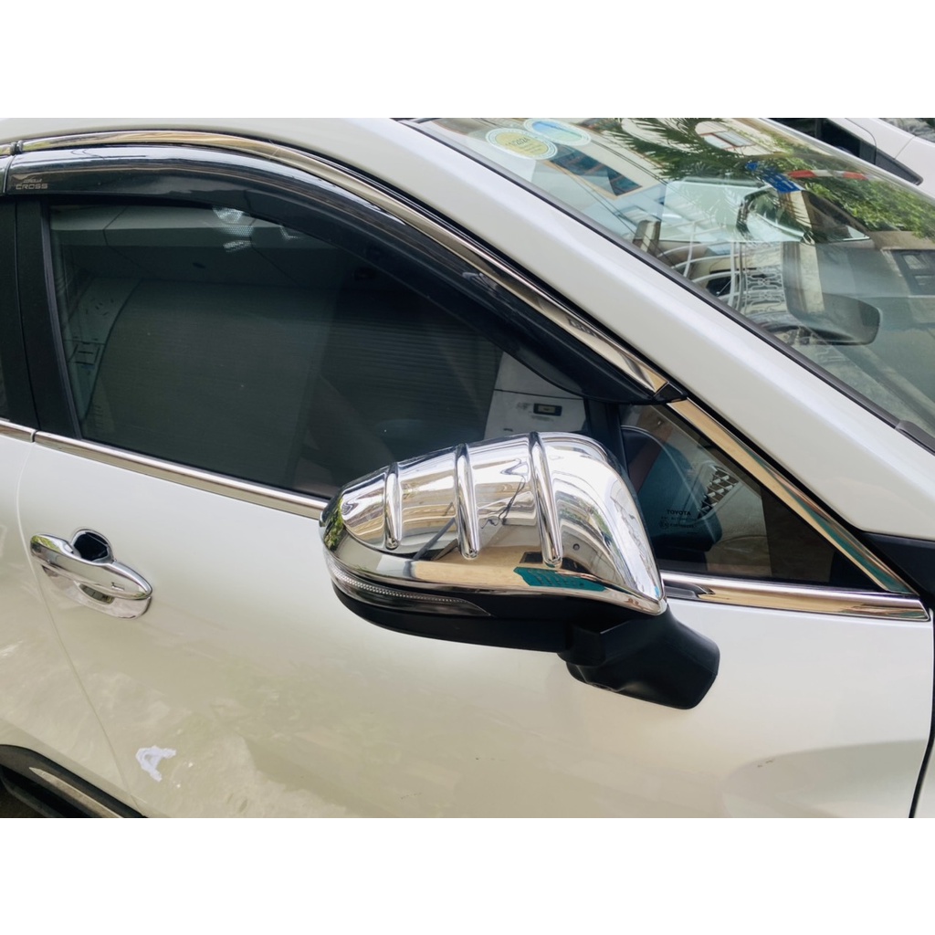 Bộ 2 Ốp Gáo Gương Xe Toyota Cross 2020 2021 2022 Mạ Crom Cao Cấp + tặng kèm keo tăng dính