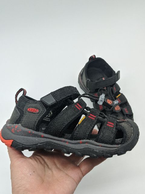 Sandal Dư Màu Ghi Cho Bé Trai Chất Liệu Cao Cấp Khô Thoáng Dễ Dàng Làm Sạch Phù Hợp Bé Đi Chơi Đi Học Size 29-30-31