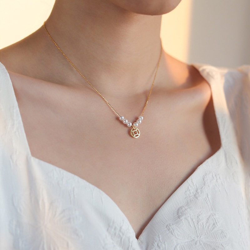 Vòng cổ Chuỗi Ngọc Trai Mặt Khắc Chữ Phong Cách Hàn Quốc