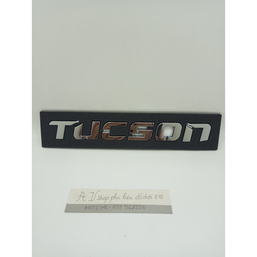 logo chữ nổi TUCSON chất liệu nhựa ABS mạ bóng chuyên dùng cho xe toyota, có miếng dán kèm theo