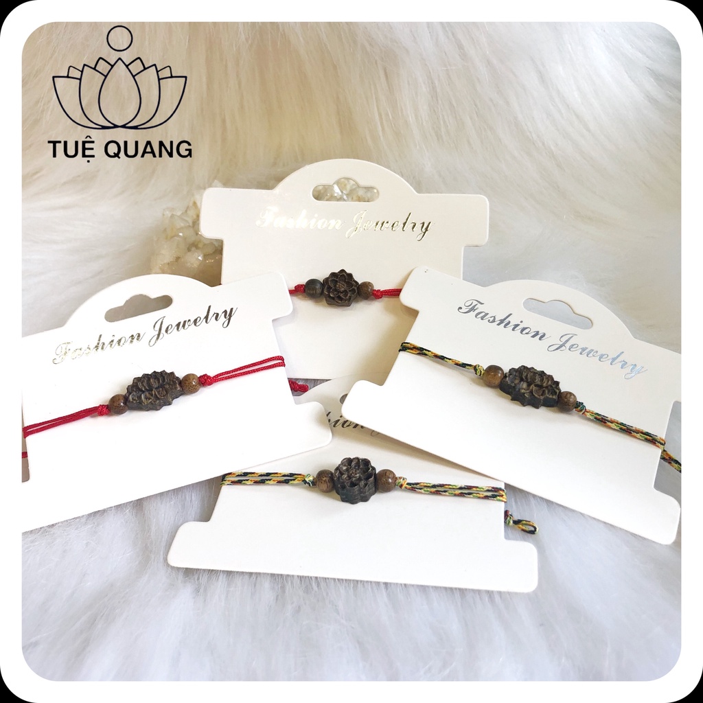 Vòng đeo tay Hoa Sen Trầm chỉ ngũ sắc - chỉ đỏ