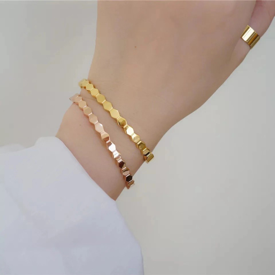 Vòng tay thép titan mạ vàng 18k kim cương khóa hình tổ ong đơn giản dễ phối đồ không dị ứng phong cách dành cho nữ