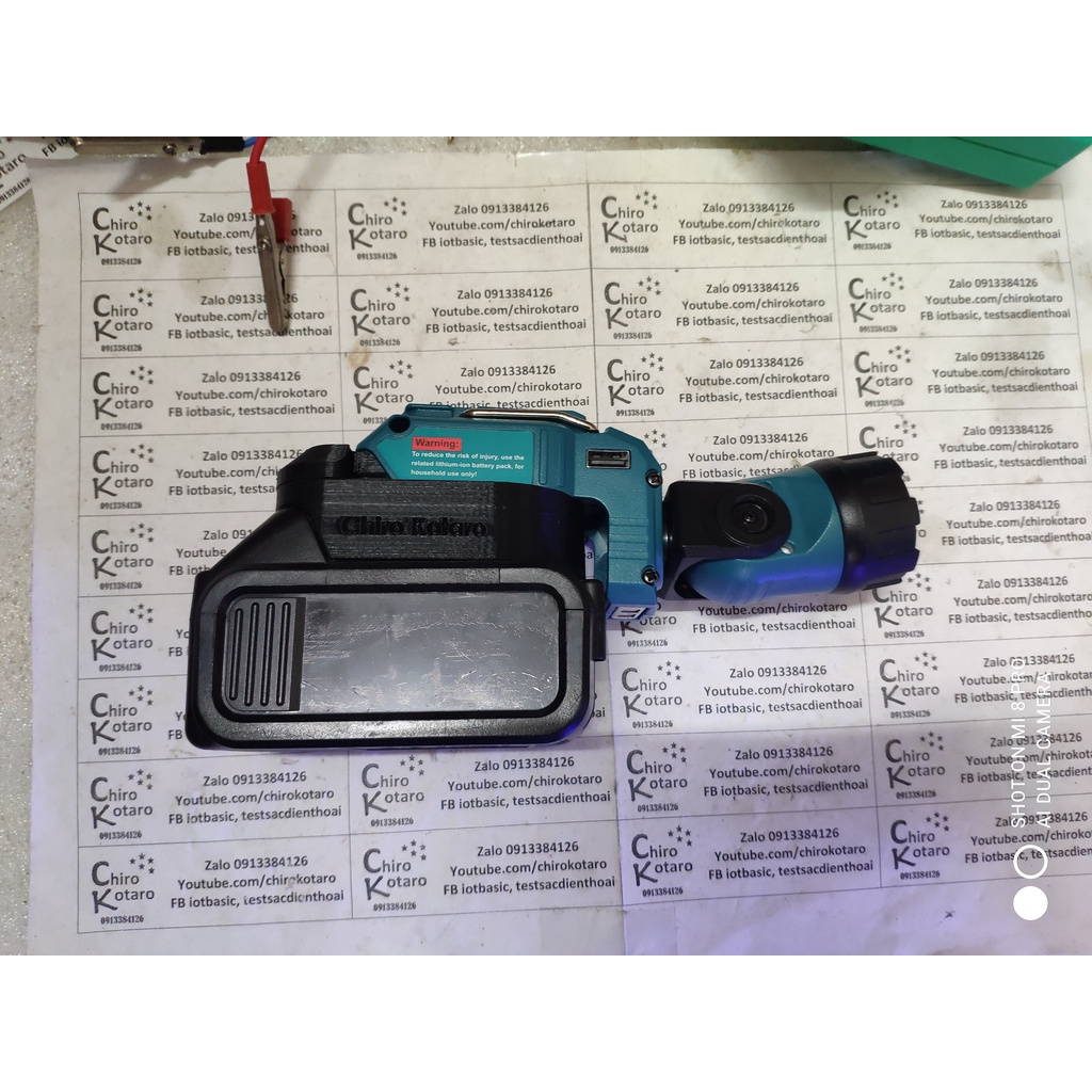 Đế chuyển pin đèn chiếu sáng cầm tay dùng pin Makita CXT 12V sang dùng hộp pin cài Makita LXT