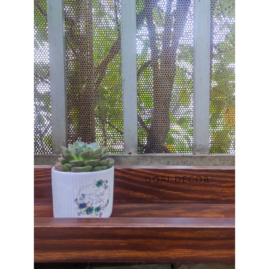 Kệ gỗ trang trí treo tường có thanh chắn KT 60 x 15cm