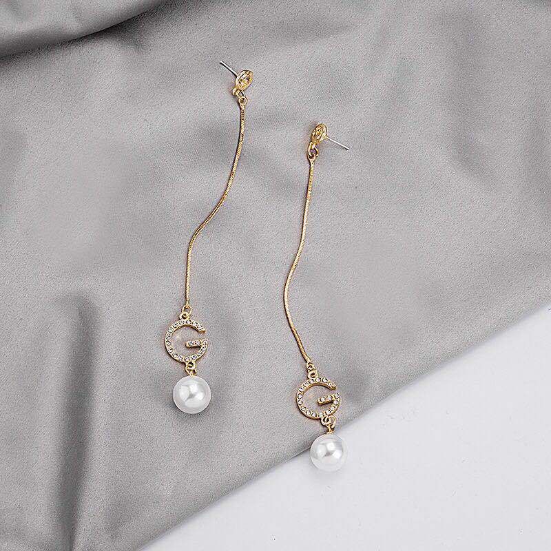 Hoa tai nữ tua rua chữ G