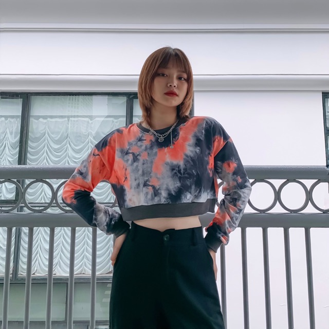 Áo croptop loang cam khói