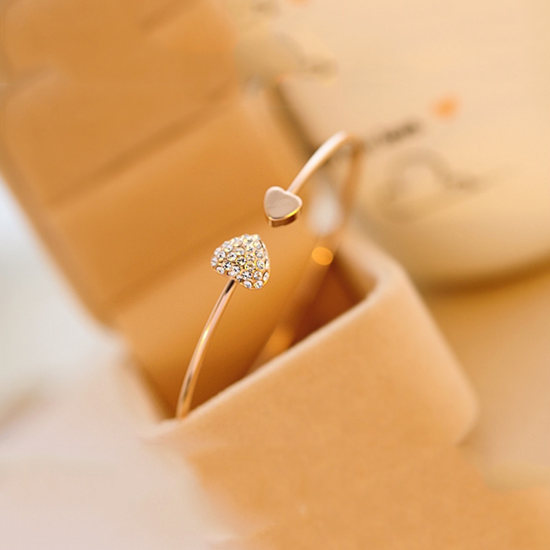 Vòng tay AY mạ vàng mặt hình trái tim đính đá thời trang