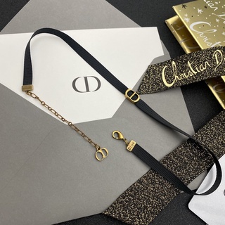 Dây chuyền có mặt chữ Dior phong cách Hàn Quốc