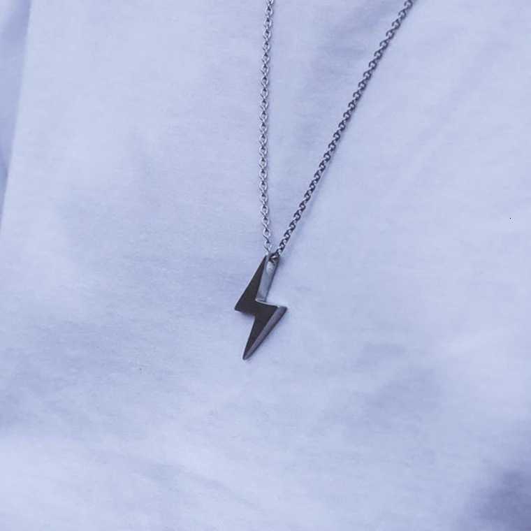 [Giao Hàng Miễn Phí] Dây Chuyền Kim Loại Mặt Tia Chớp Phong Cách Hip Hop Đường Phố 2237