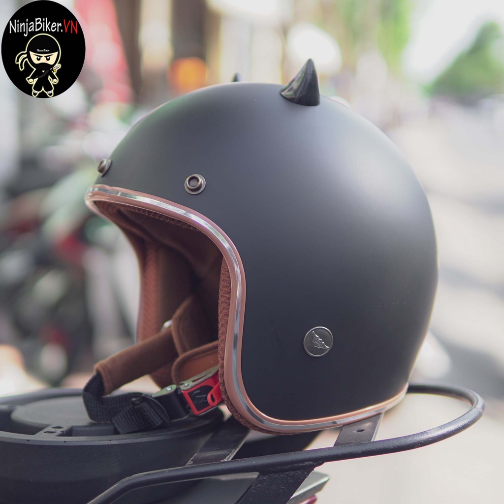 Nón bảo hiểm NTMAX chính hãng màu đen lót nâu tặng kèm sừng mini đen siêu cute