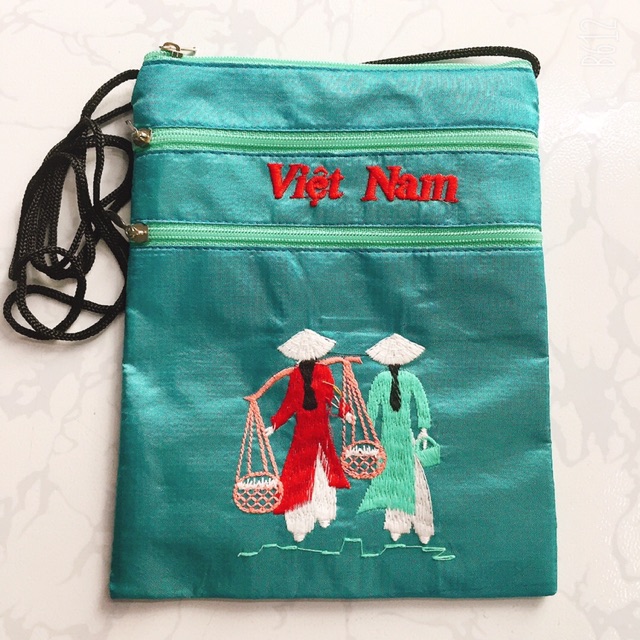 Túi đựng điện thoại thêu 3 cô gái Việt Nam .