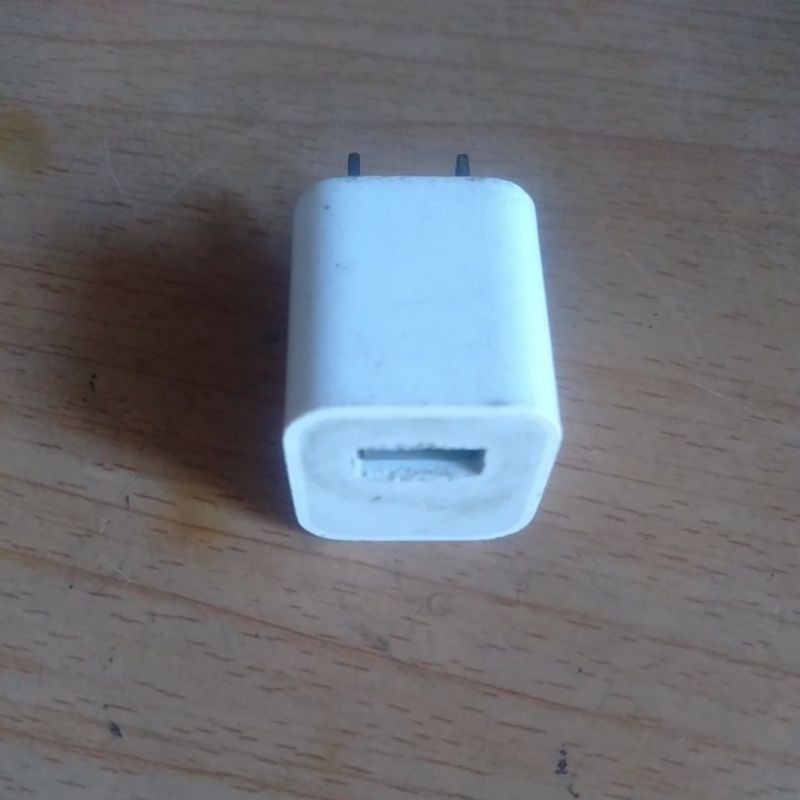 Cục sạc điện thoại cũ vẫn còn sử dụng được