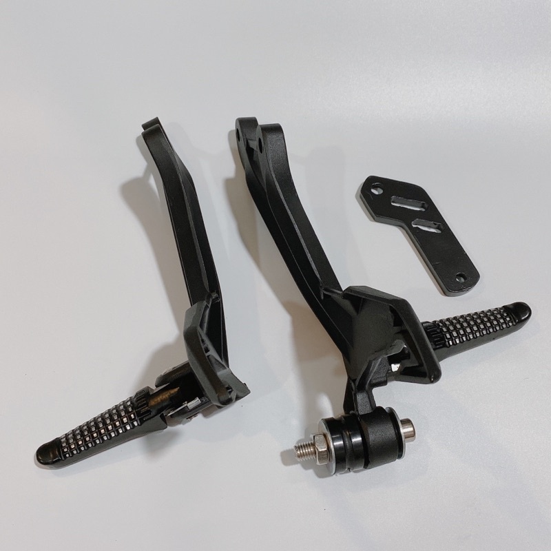 Gác chân sau xe máy kiểu z1000 gắn winner & exciter 150 không kèm ốc