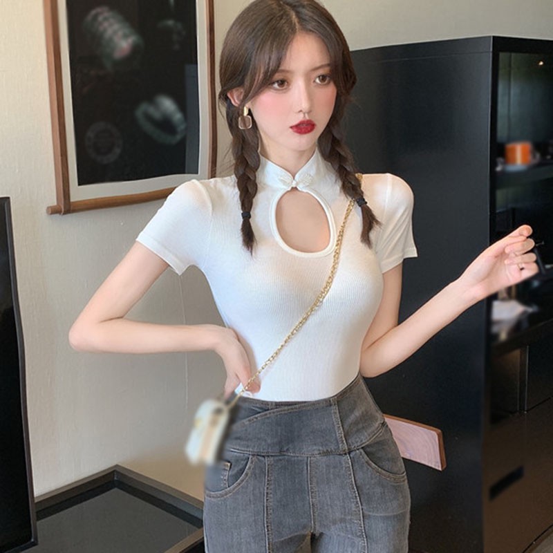 Áo thun tay ngắn khoét trước thiết kế quyến rũ nữ tính