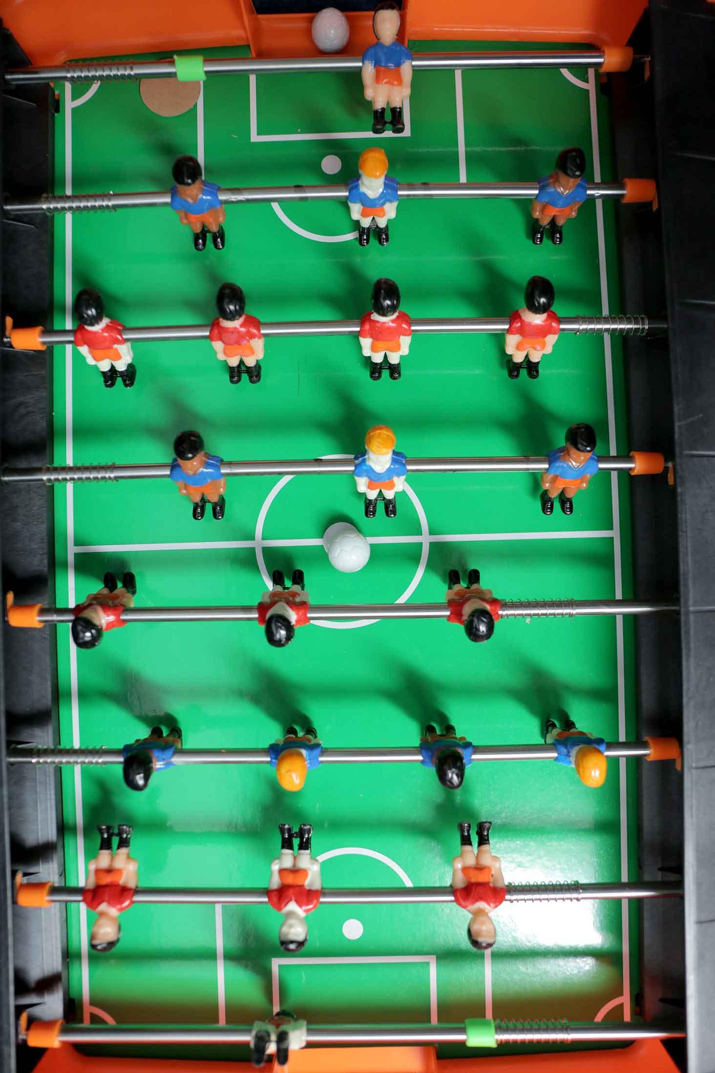 Bộ đồ chơi bàn bi lắc bóng đá Table Top Foosball cho bé giúp rèn luyện kĩ năng thật tốt, nhay bén - bảo hành 1 đổi 1