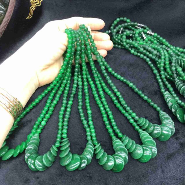Chuỗi đeo cổ xanh bích
