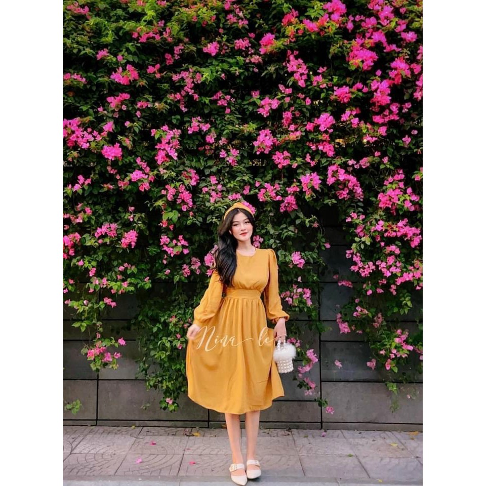 Sunny Dress .Thấy vàng là chuẩn bị đón hè rùi ấy .thả dág nhẹ cùng em midi kèm băg đô xinh xắn  Cái màu tôn da cực 👍🏻 ch