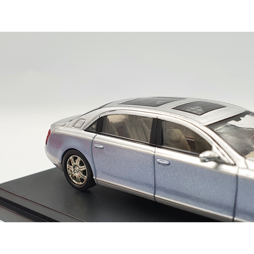 Xe Mô Hình Mercedes-Benz Maybach 62 Tỉ lệ 1:64 Hãng sản xuất Stance Hunters ( Bạc )