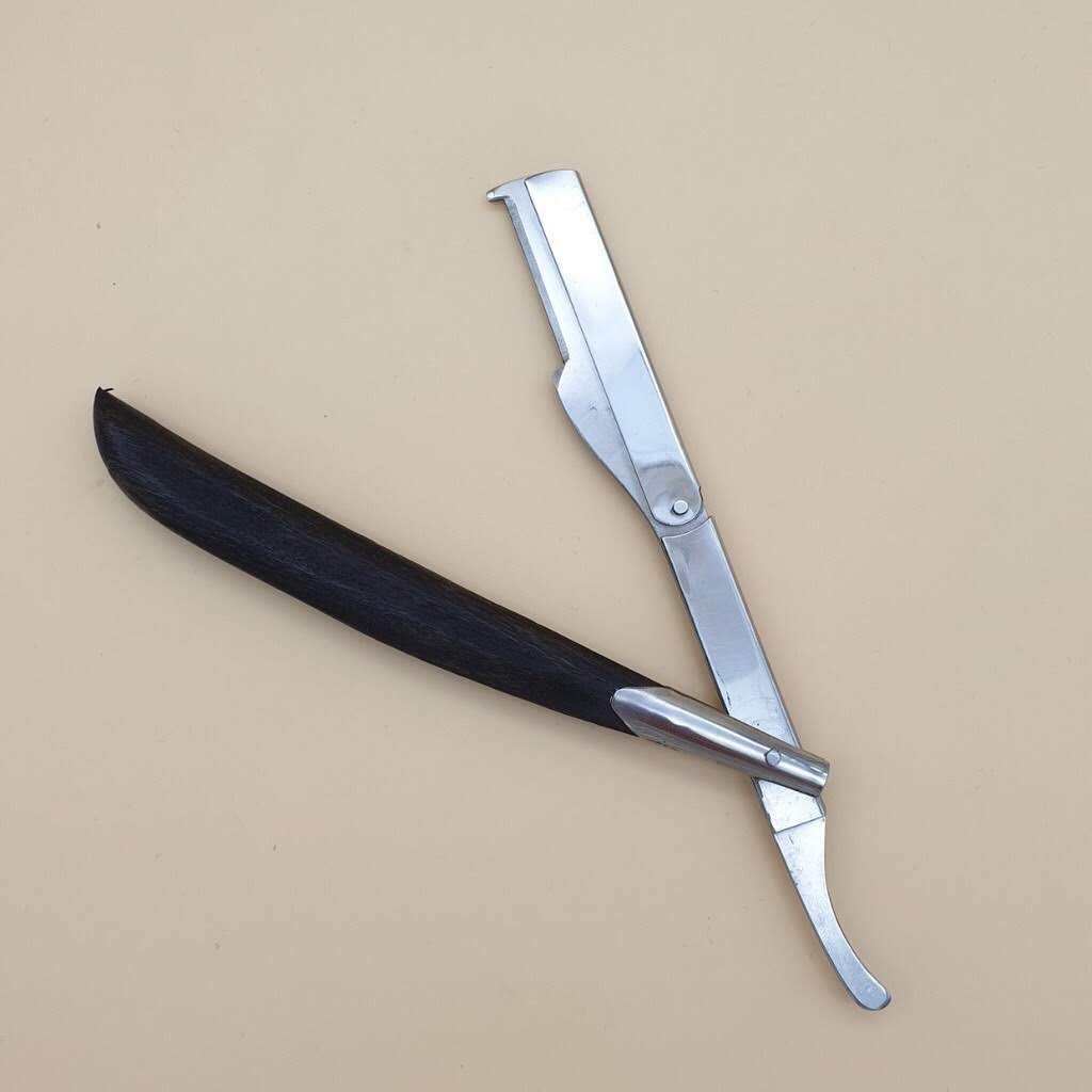 Dao cạo râu cán gỗ