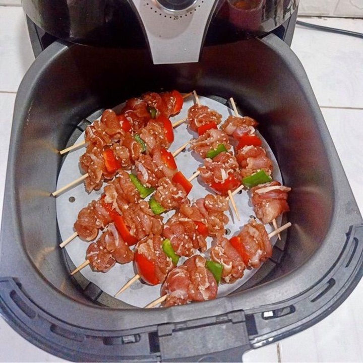 Set 100 Tờ Giấy Nến Đục Lỗ Dùng Cho Nồi Chiên Không Dầu Đường Kính 23cm