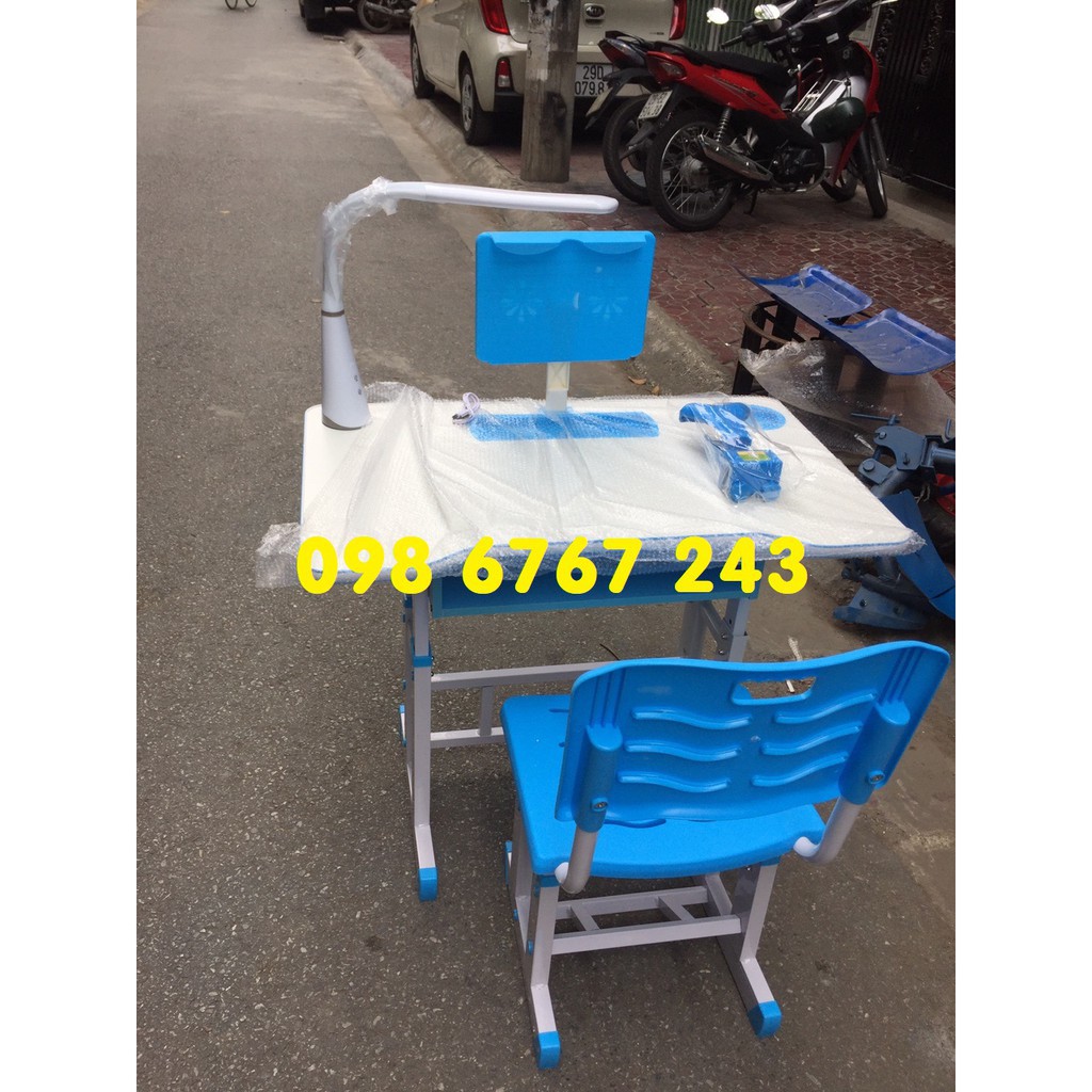 Bàn ghế cho trẻ lào lớp 1 - mầu xanh, tặng đèn học và chống gù chống cận | BigBuy360 - bigbuy360.vn