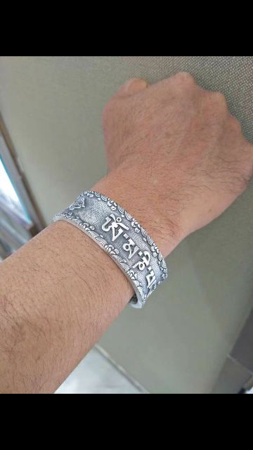 Vòng tay bạc Om Mani Padme Hum