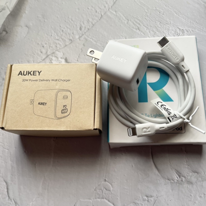 Bộ Sạc Aukey PA B1 PD 20W và Cáp Ravpower C to L CB054