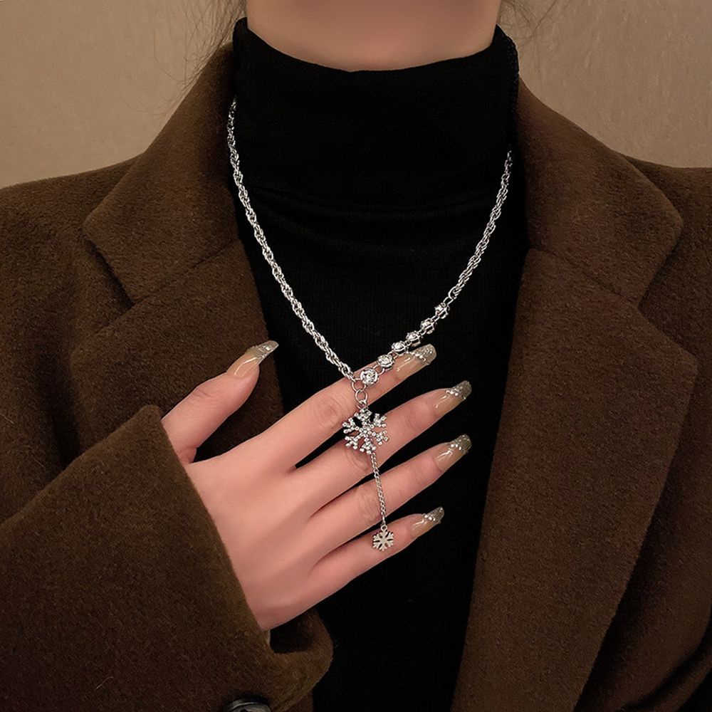 Vòng cổ thép titan mặt hình hoa tuyết phong cách Hàn Quốc thời trang cho nữ